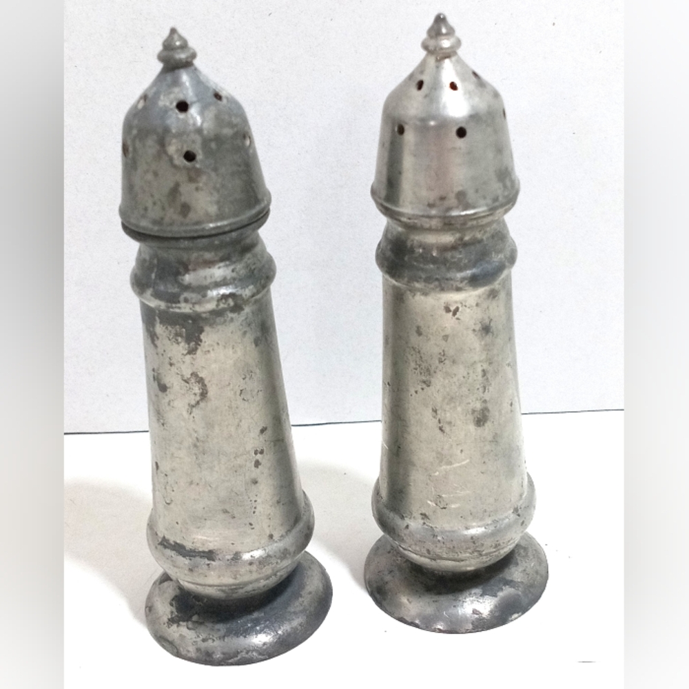 Vintage Quaker 2080 Salt and Pepper Shaker Set Genuine Pewter 238